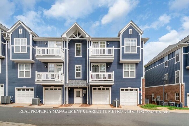 Building Photo - Charming 2 Bed, 2 Bathroom city Retreat Near Uptown Charlotte & Greenway Access