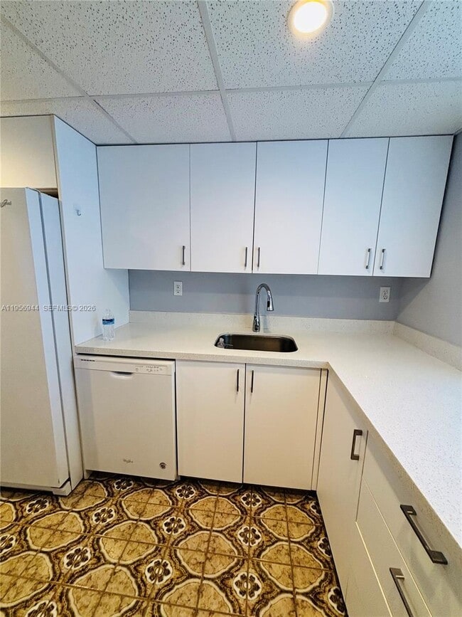 Photo - 2001 Atlantic Shores Blvd Unit 409