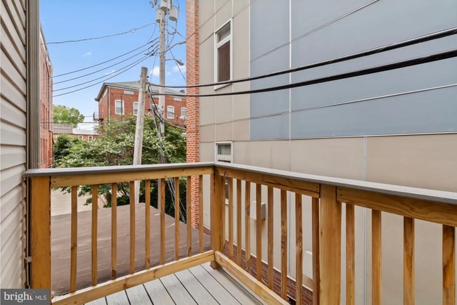 Photo - 1122 William St