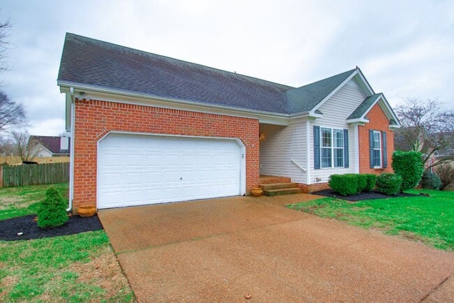 Photo - 2605 Mercer Plz