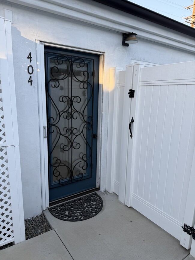 Building Photo - 404 Indianapolis Ave Unit 404