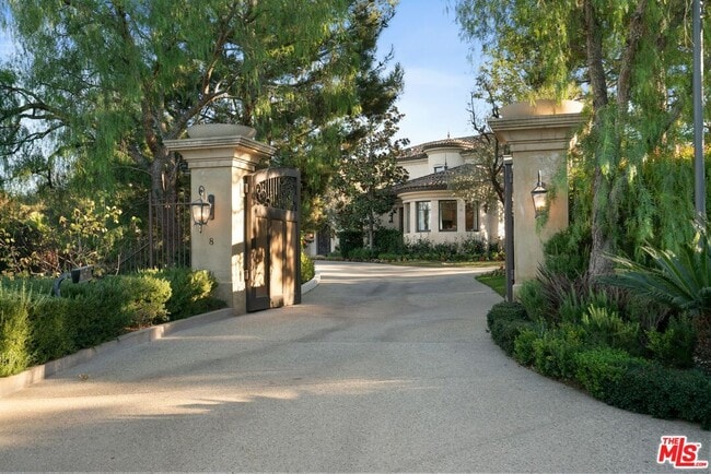 8 Beverly Ridge Terrace