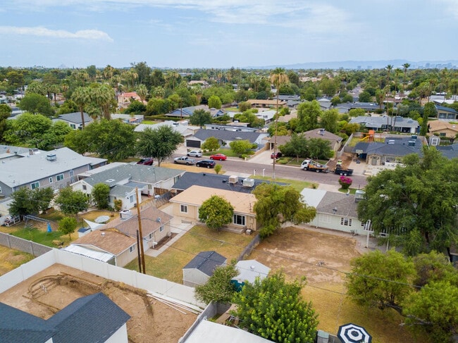 Photo - 510 E Belmont Ave