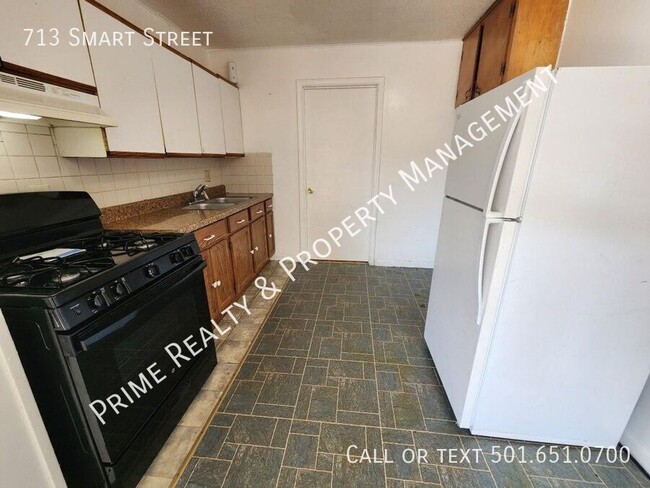 Photo - 713 Smart St
