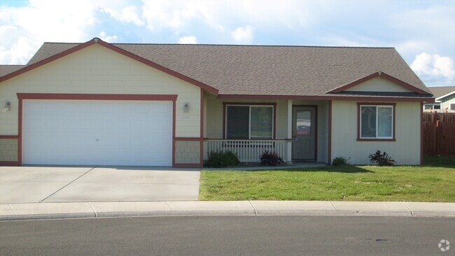 Building Photo - 3 Bedroom, 2 Bath Home for September Rent!