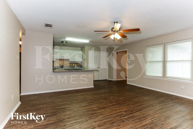 604 Circleview Dr
