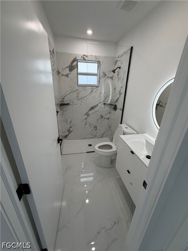 Photo - 759 Cane St E