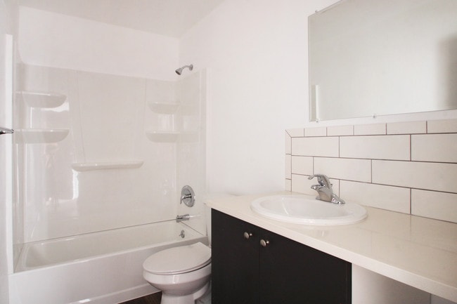 Luxury Bathroom - Squire Apartments