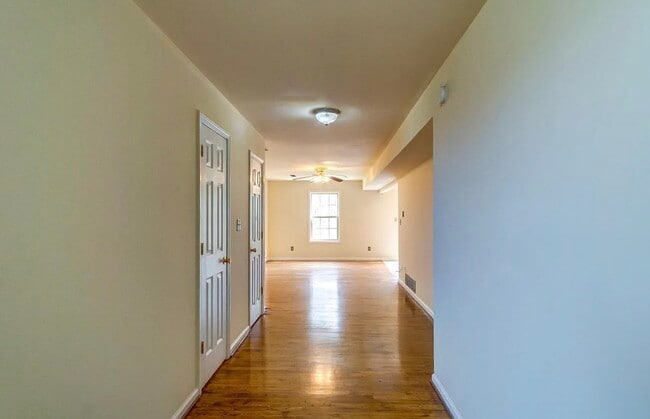 Photo - 578 Hampton Way