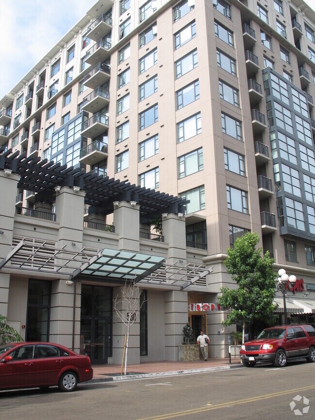 Building Photo - Beautiful Gaslamp Condo