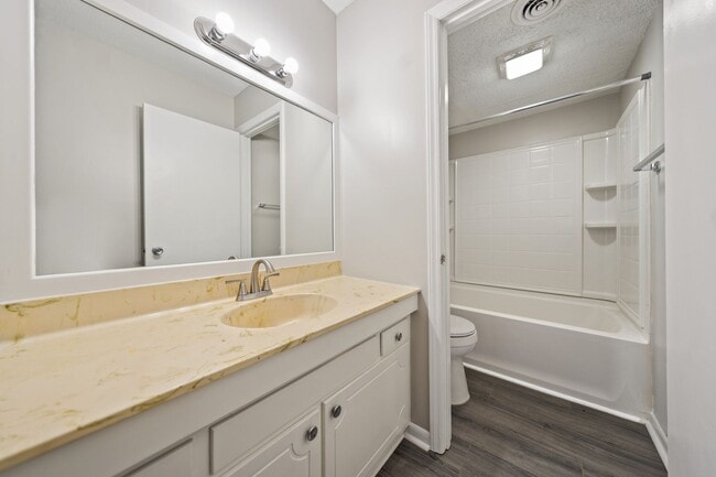 Building Photo - Available early May in Bolinwood!