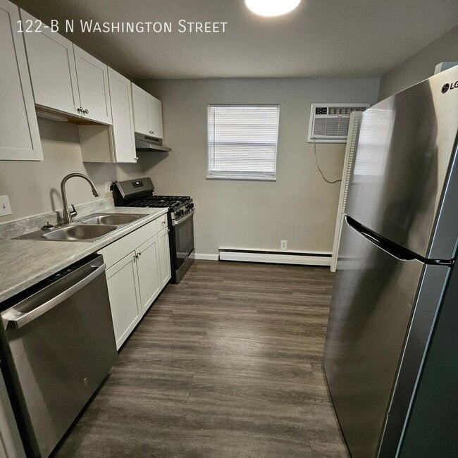 Photo - 122-B N Washington St