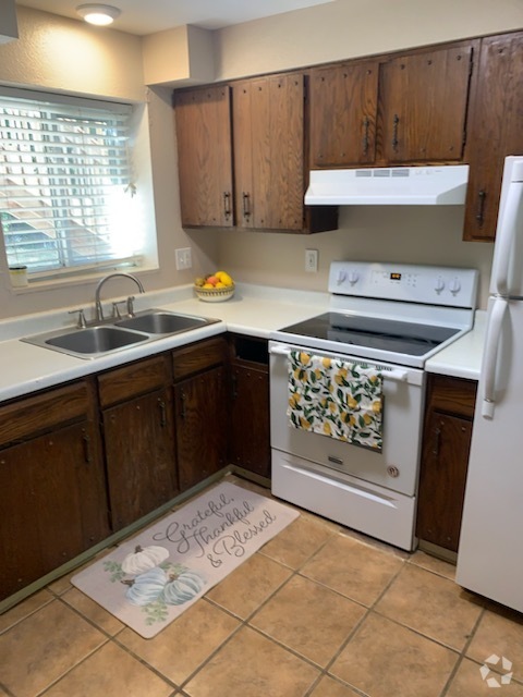 Building Photo - 4715 Scenic Cir Unit #3 - 4715 Scenic Circle Rental