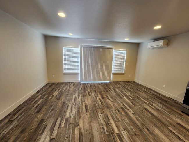 Photo - 3 Bedroom 2.5 Bath in Winlock