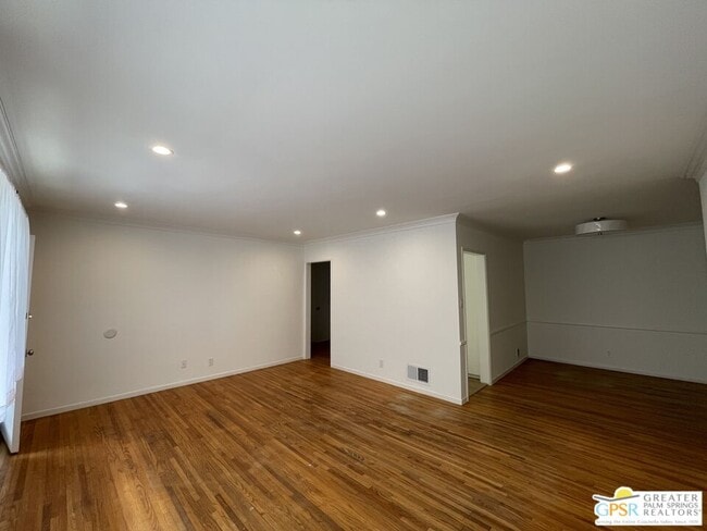 Photo - 1057 S Genesee Ave