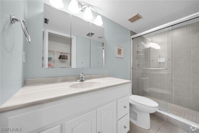 Building Photo - 5625 Trailwinds Dr Unit 421 Rental