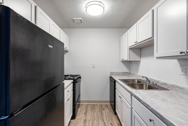 Photo - Four Seasons Apartments