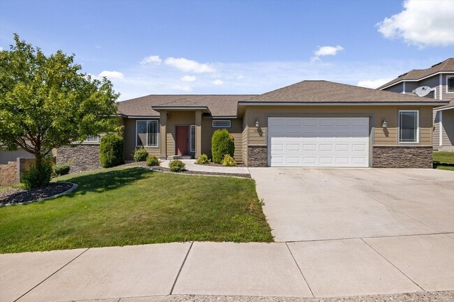 Photo - Beautiful Home Close to I82 and Desert Hills Middle School