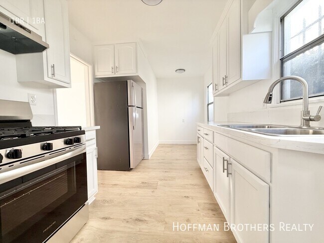 Building Photo - 3018 9th Ave Unit 3024