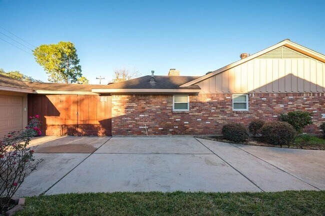 Photo - 5046 Yarwell Dr
