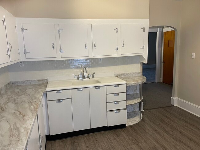 16 Harding Rd Unit 2nd floor clean quiet apartment with storage