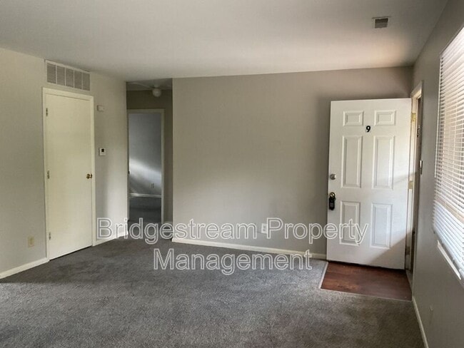 Photo - 7837 N Main St