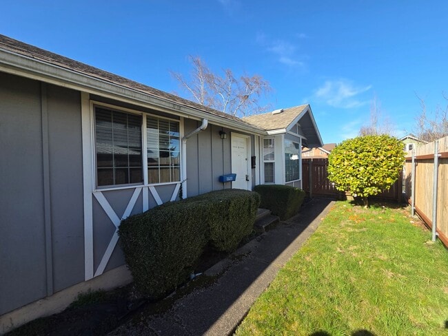 Building Photo - 908 N Grant Ave Unit 908A