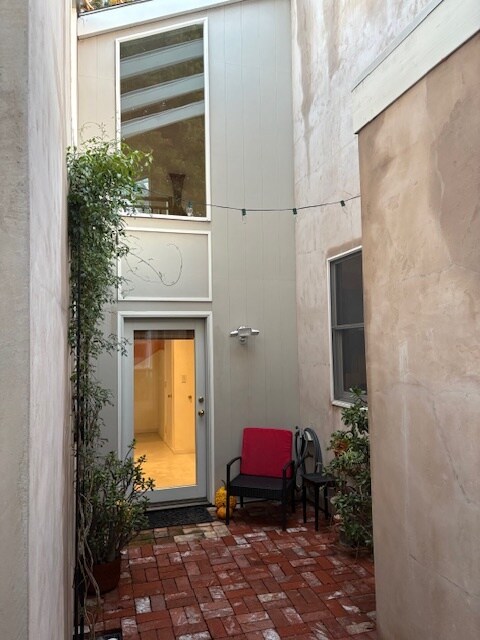 Patio de entrada - 1948 S Holt Ave