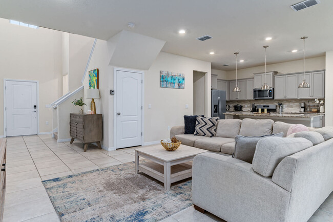 Building Photo - 7320 Oakmoss Loop Rental