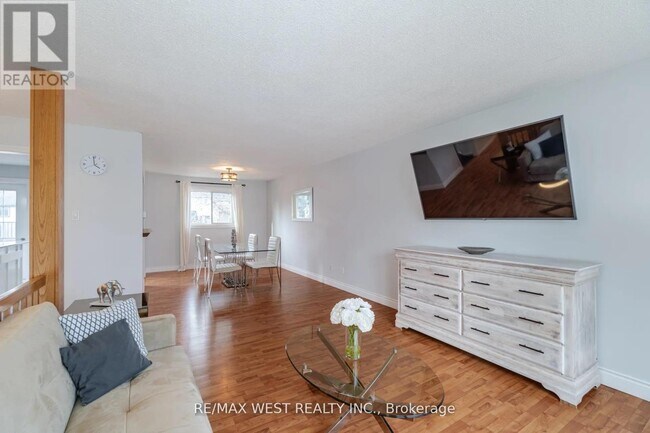 Photo - 75 Wright Crescent