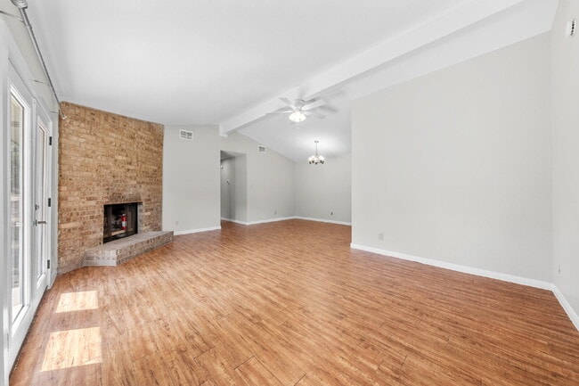 Photo - 108 Hughson Ct