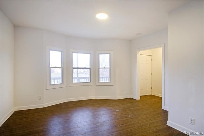 Photo - 6123 Commonwealth St