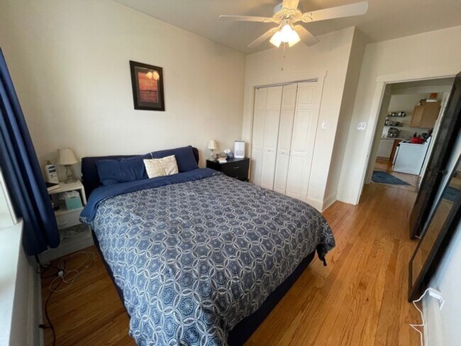 Photo - Incredible High First Floor Unit in Horner Park - Plenty of space to work from home! Unidad 1F