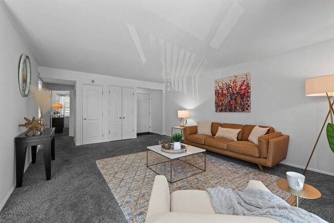 Kenilworth at Charles Apartments