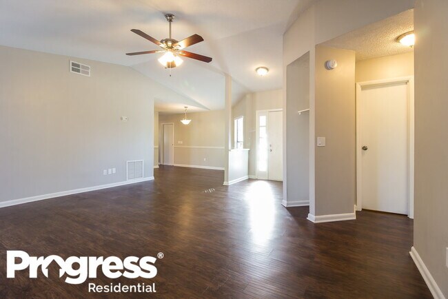 Photo - 431 Surrey Run