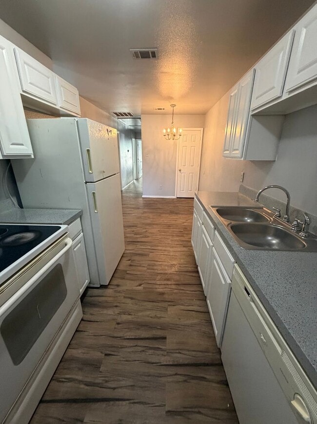 Photo - 5104-5106 Chapman St Unit 5106