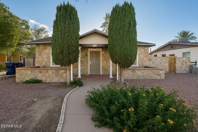 Photo - 2211 N Campbell St