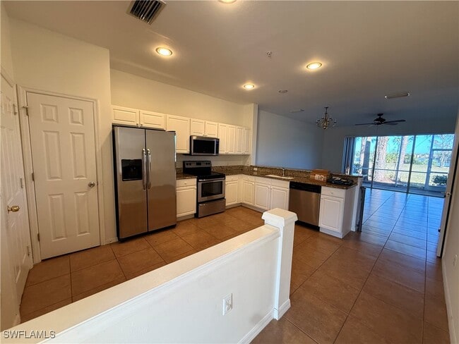 Building Photo - 860 Hampton Cir