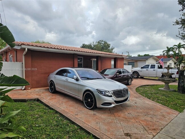 Photo - 651 SW 66th Ave