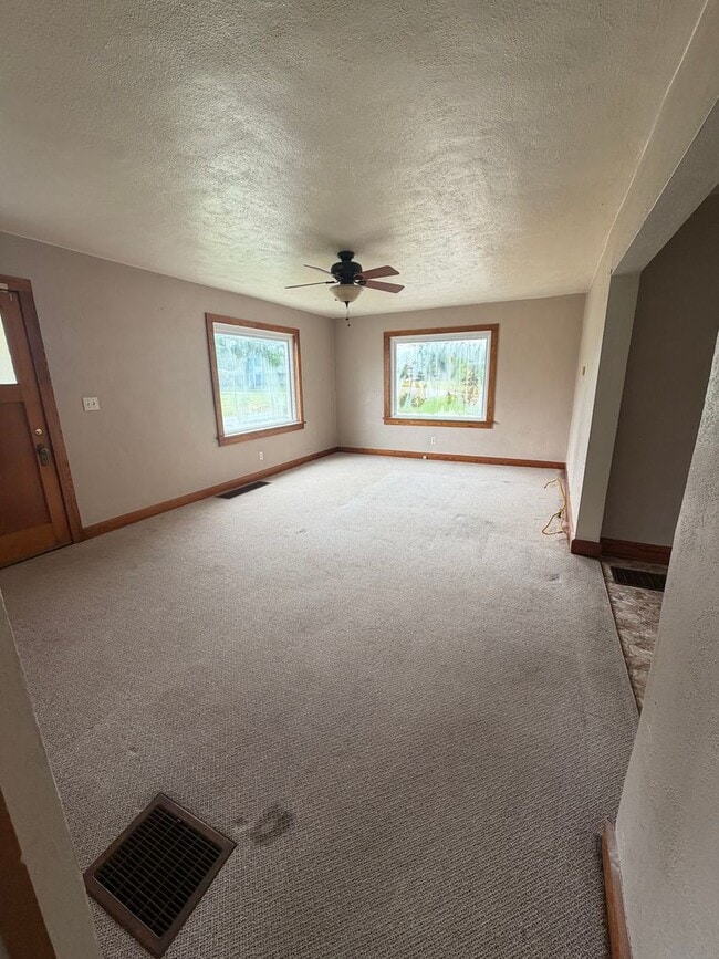 Building Photo - 3 Bed 2 Bath - Cassville