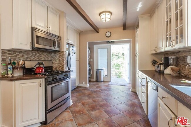 Photo - 3226 Hutchison Ave