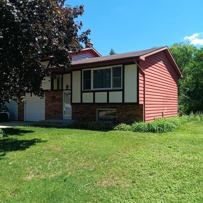 Building Photo - 2678 Richardson St