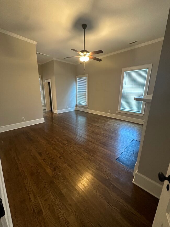 Photo - 600 W Mountain St