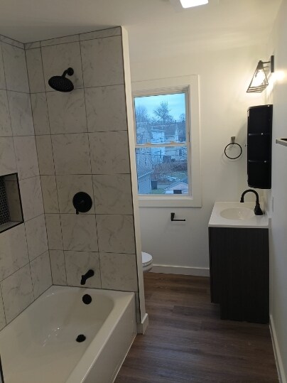 Photo - 564 E Chestnut St