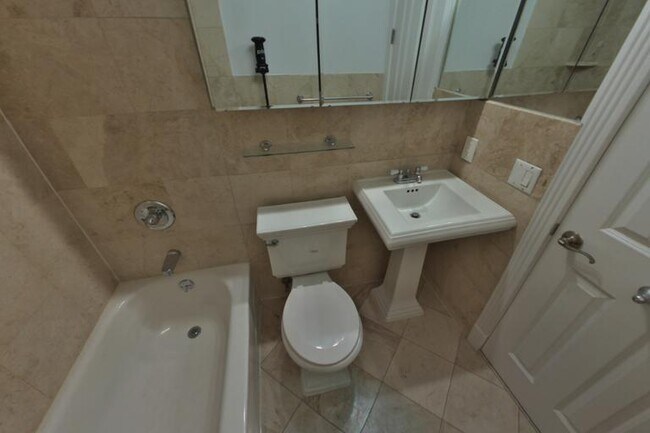 Photo - 252 E 50th St (between 2nd & 3rd Ave), #5 Unidad 5