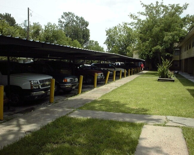 Building Photo - 5102 Bell St Unit 4