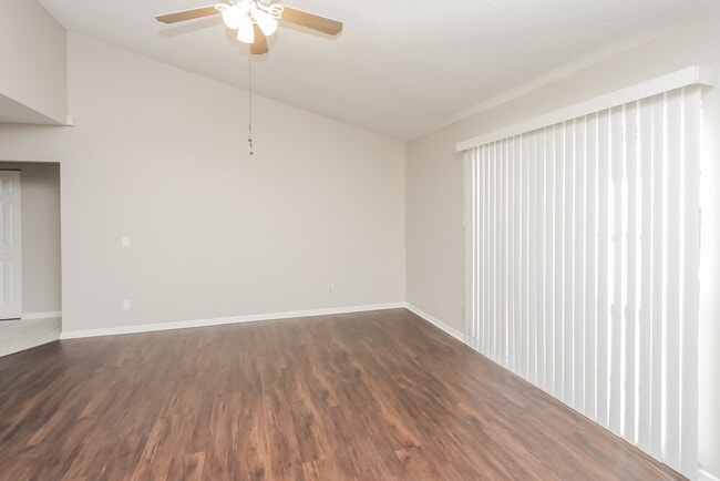 Photo - 1626 Crossridge Dr