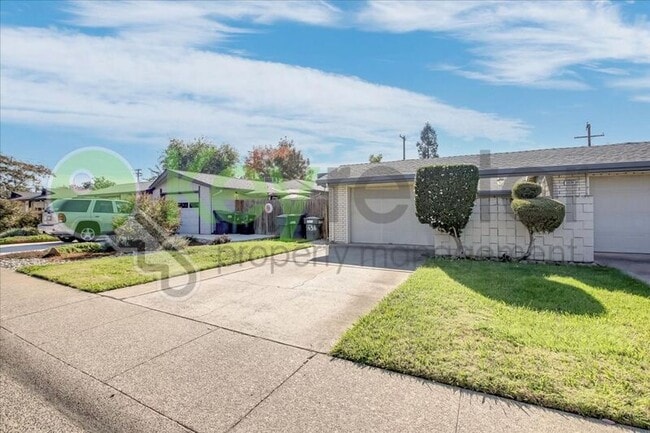 Photo - 5636 Clark Ave