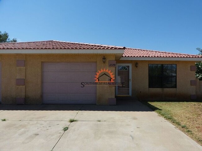 Building Photo - Spacious 2 bedroom 2 bath Duplex. Rental
