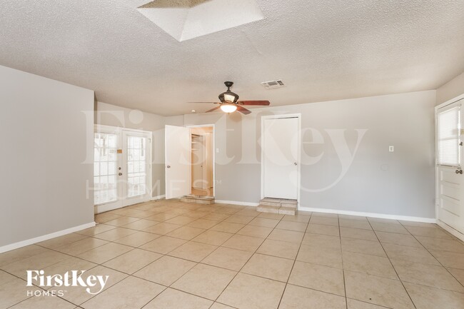 Photo - 2202 Fairfax Dr